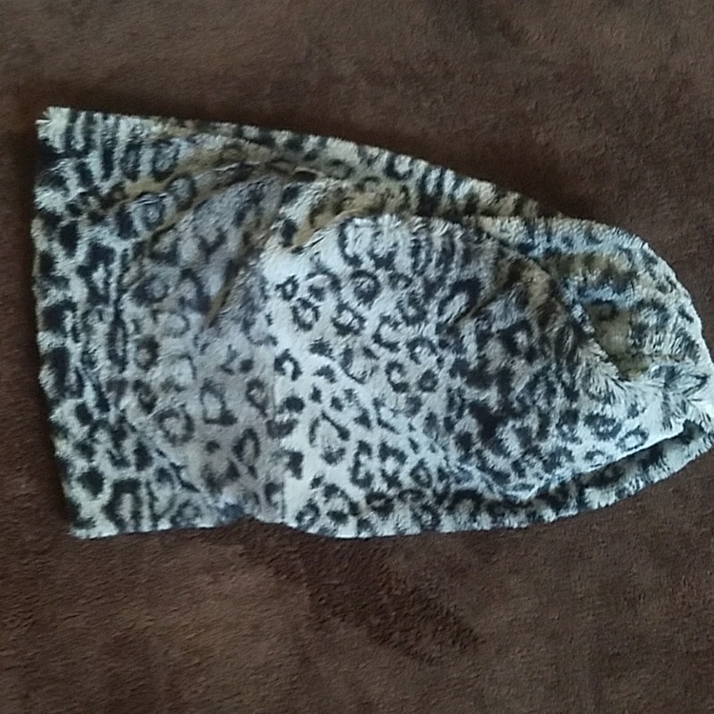 Black Grey Leopard infinity scarf. Faux Fur